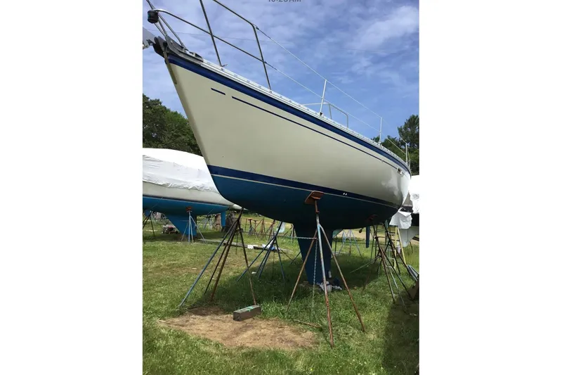 Slide: The Image of 1986 O'Day 40 sailboat on stands, displayed outdoors under a clear sky. - 5