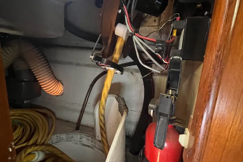 Slide: The Image of Gulfstar 44 Aft Cabin 1986 - 105