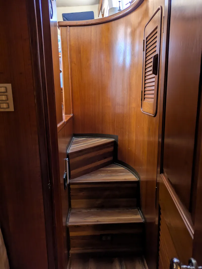 Slide: The Image of Gulfstar 44 Aft Cabin 1986 - 107