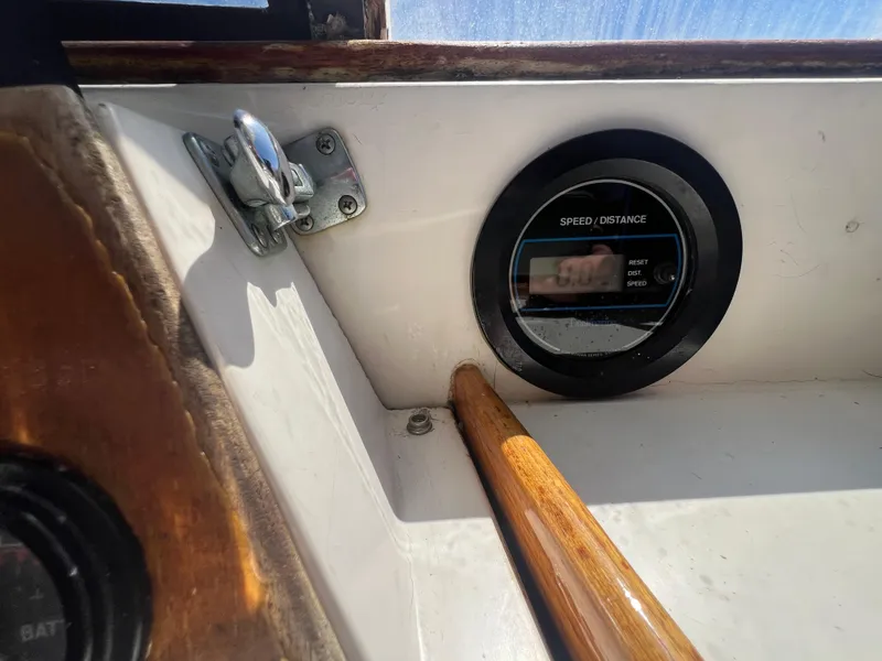 Slide: The Image of Speedometer on 1986 Gulfstar 44 Aft Cabin boat dashboard, showing speed and distance. - 41
