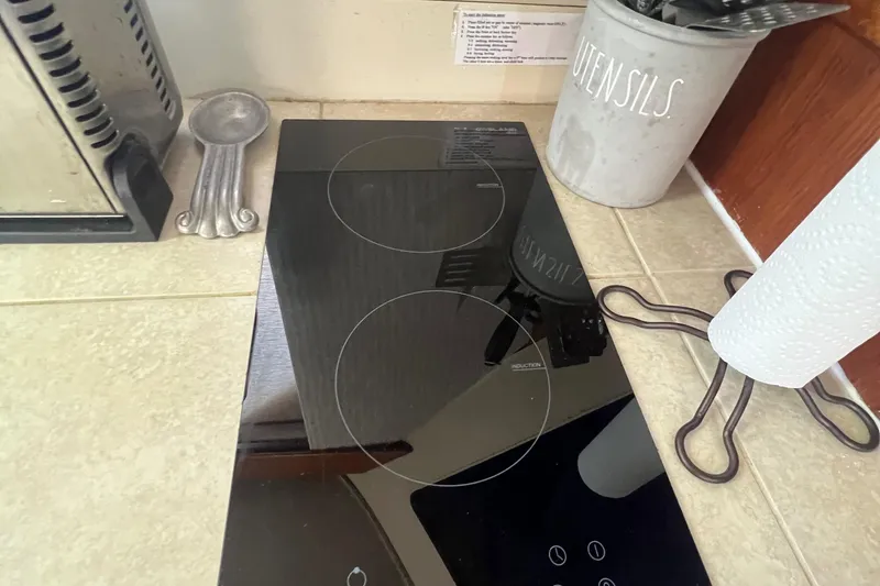 Slide: The Image of Modern stovetop in Gulfstar 44 Aft Cabin yacht kitchen, 1986 model. - 48