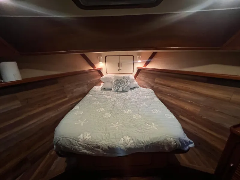 Slide: The Image of Gulfstar 44 Aft Cabin 1986 - 55