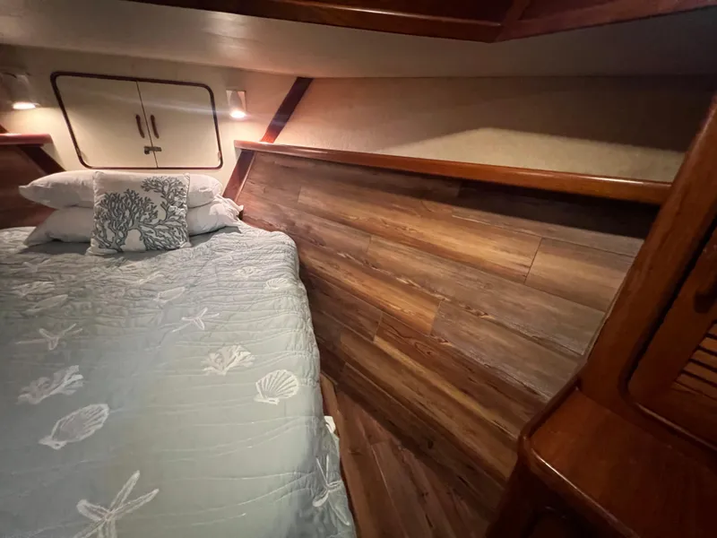 Slide: The Image of Gulfstar 44 Aft Cabin 1986 - 57