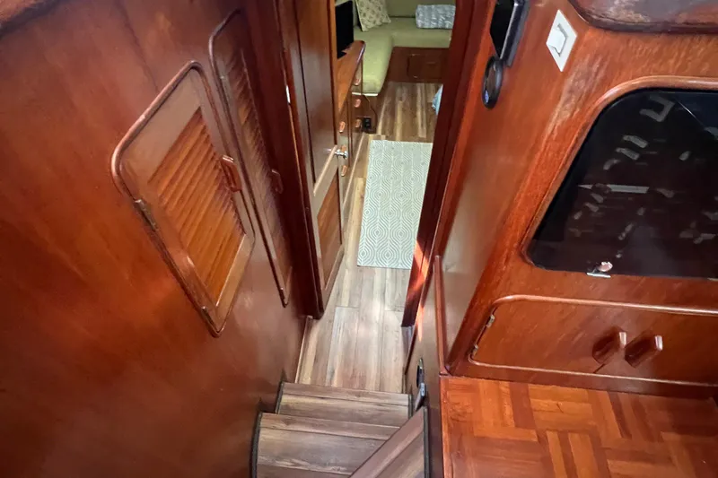 Slide: The Image of Gulfstar 44 Aft Cabin 1986 - 68