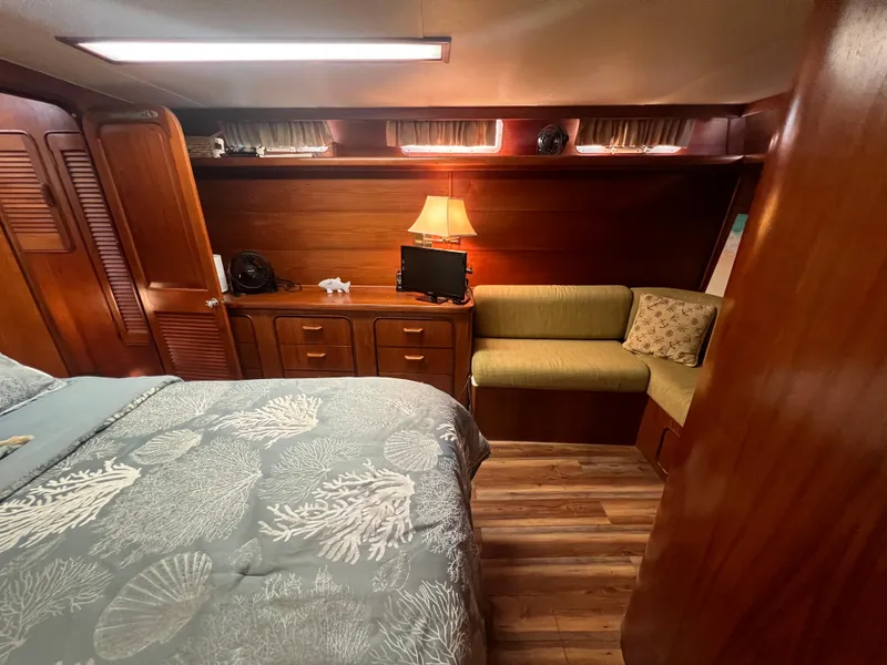 Slide: The Image of Gulfstar 44 Aft Cabin 1986 - 72