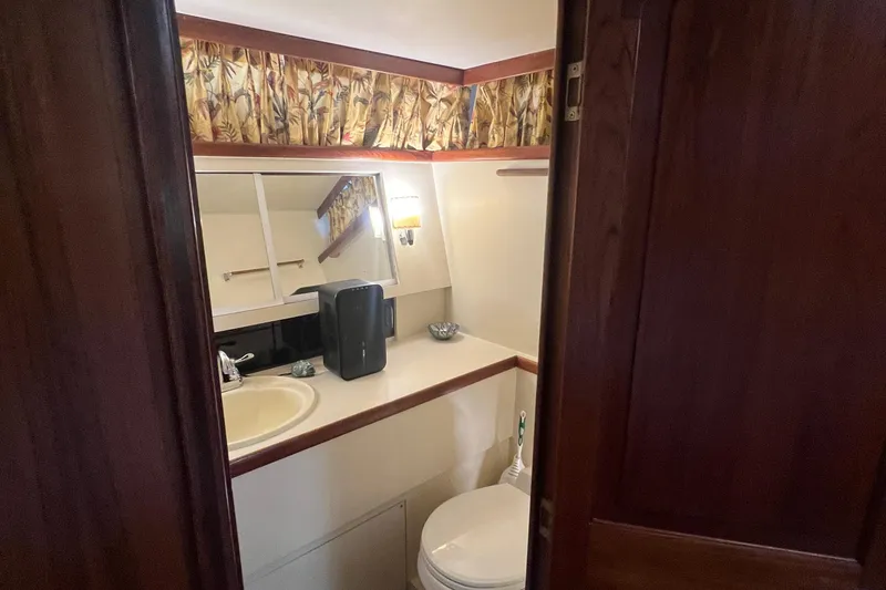 Slide: The Image of Gulfstar 44 Aft Cabin 1986 - 76