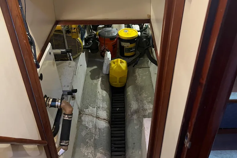 Slide: The Image of Gulfstar 44 Aft Cabin 1986 - 81