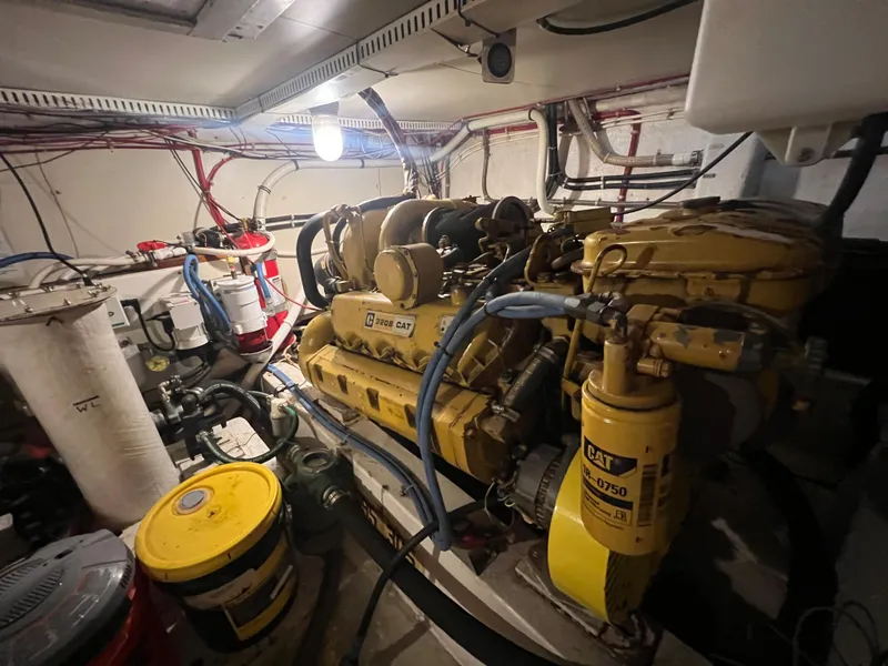 Slide: The Image of Gulfstar 44 Aft Cabin 1986 - 84