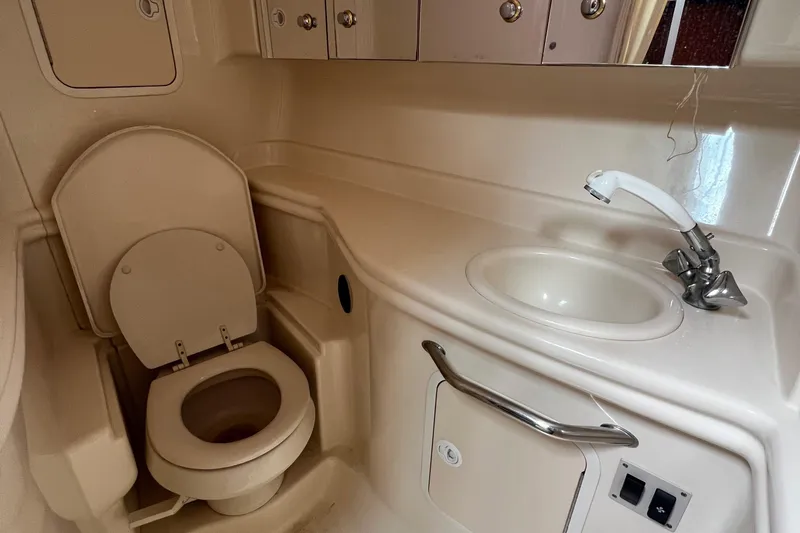 Slide: The Image of Sea Ray Sundancer 320 2003 - 58