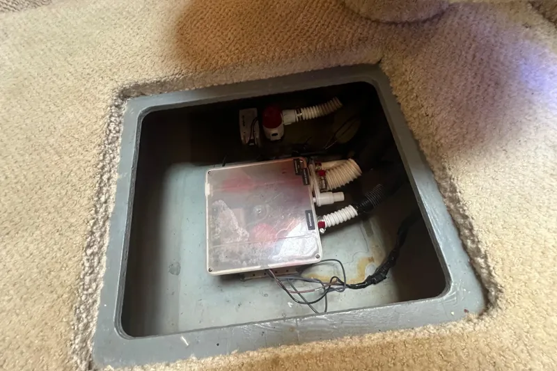 Slide: The Image of Sea Ray Sundancer 320 2003 - 60