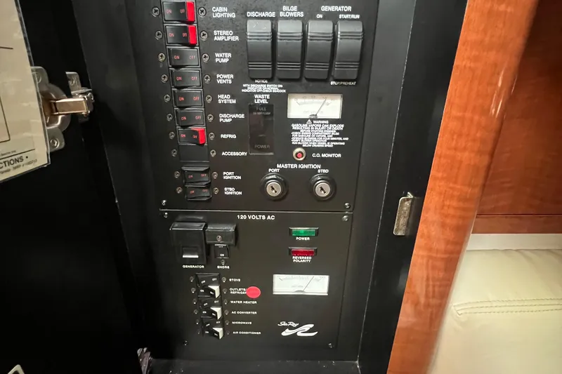 Slide: The Image of Sea Ray Sundancer 320 2003 - 68