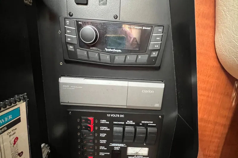 Slide: The Image of Sea Ray Sundancer 320 2003 - 69