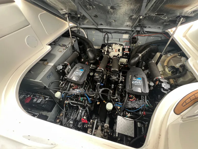 Slide: The Image of Sea Ray Sundancer 320 2003 - 75