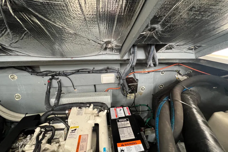 Slide: The Image of Sea Ray Sundancer 320 2003 - 76