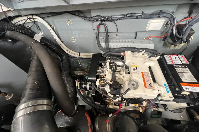 Slide: The Image of Sea Ray Sundancer 320 2003 - 77