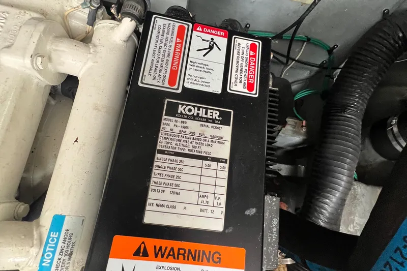 Slide: The Image of Sea Ray Sundancer 320 2003 - 78