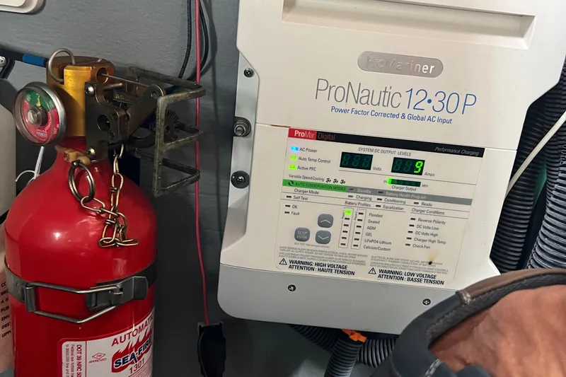 Slide: The Image of Sea Ray Sundancer 320 2003 - 80