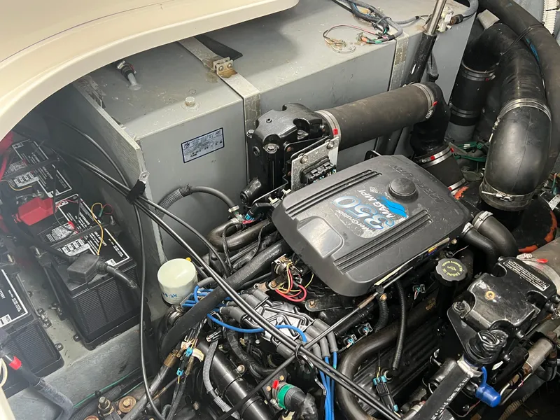 Slide: The Image of Sea Ray Sundancer 320 2003 - 85