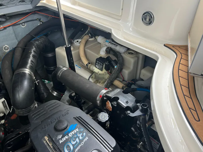 Slide: The Image of Sea Ray Sundancer 320 2003 - 88