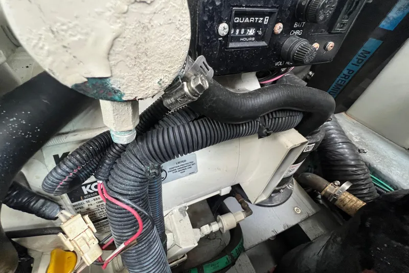 Slide: The Image of Sea Ray Sundancer 320 2003 - 94