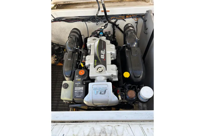 Slide: The Image of 2019 Monterey 298SS Super Sport engine compartment with V8 engine. - 18