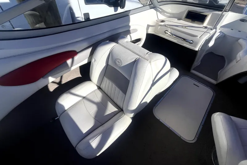 Slide: The Image of 2007 Stingray 185 LS/LX boat interior with dashboard and seating area. - 11