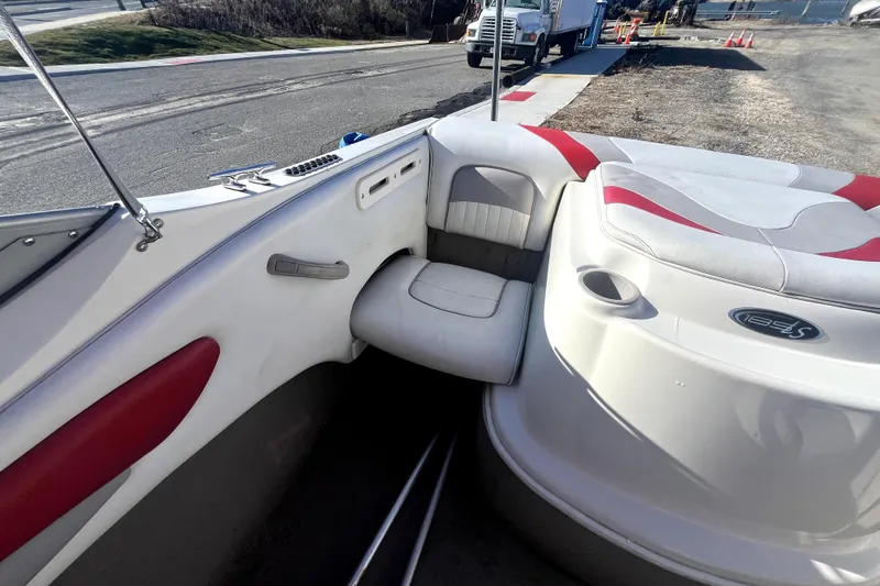Slide: The Image of 2007 Stingray 185 LS/LX boat interior with white and red seating. - 5