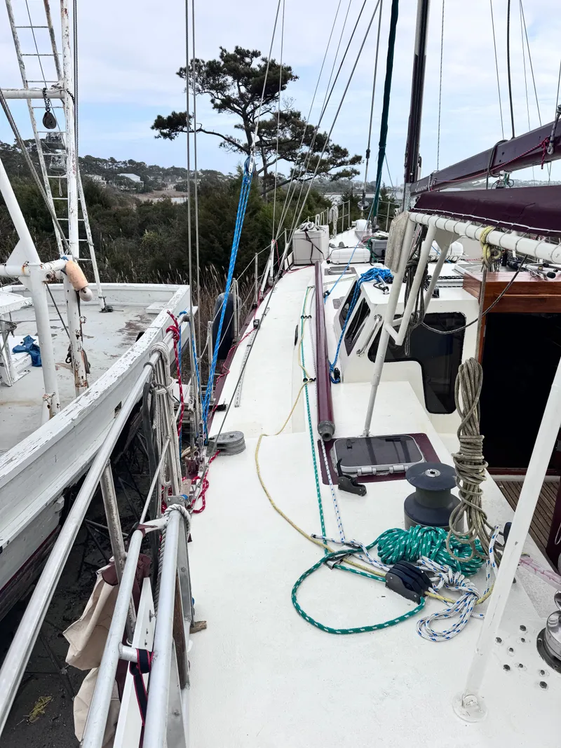 Slide: The Image of Bruce Roberts 64 Custom Steel Cruiser, 1999 model, deck view. - 9