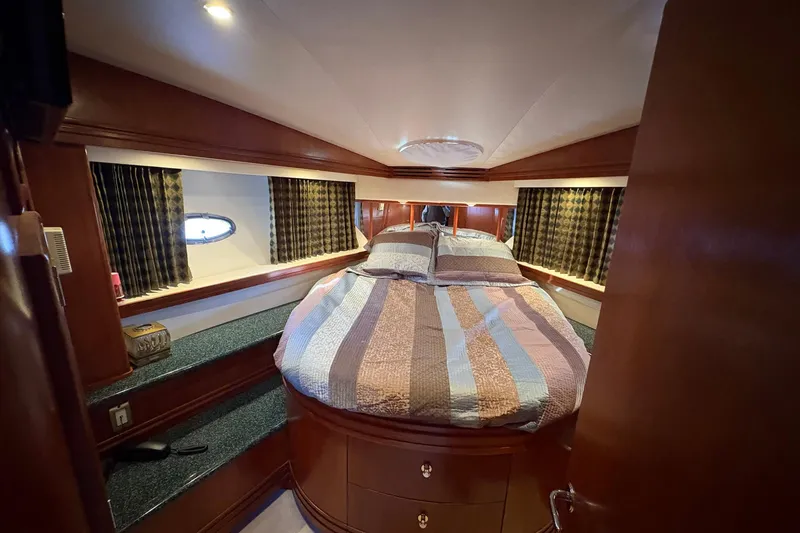 Slide: The Image of Luxurious bedroom interior of 1999 Carver 530 Voyager Pilothouse yacht. - 46