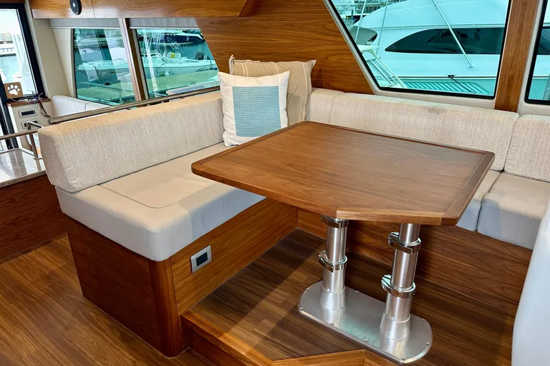 Slide: The Image of Outer Reef 62 SOUTH PAWS - Exterior Bow - 12