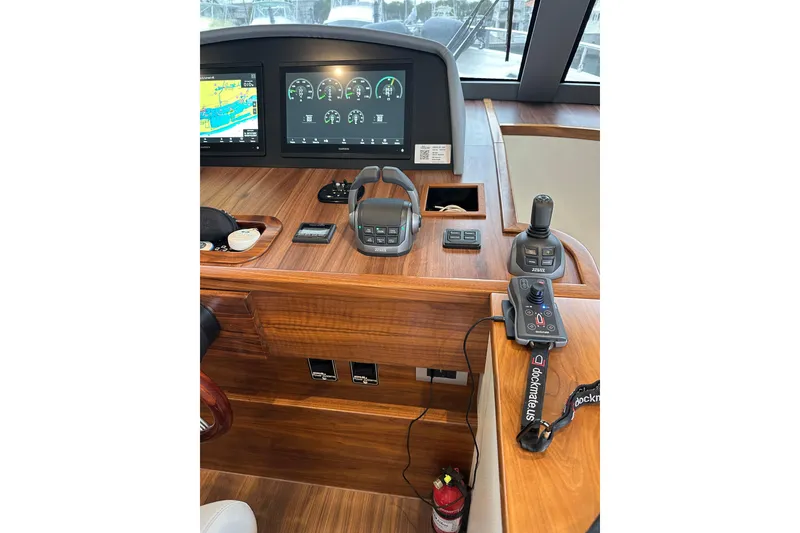 Slide: The Image of Outer Reef 62 SOUTH PAWS - Main Deck Aft - 20