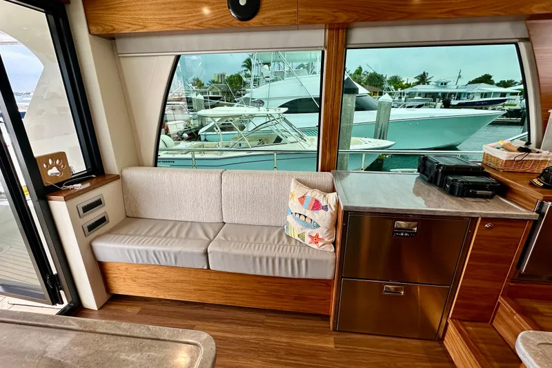 Slide: The Image of Outer Reef 62 SOUTH PAWS - Main Deck Aft - 24