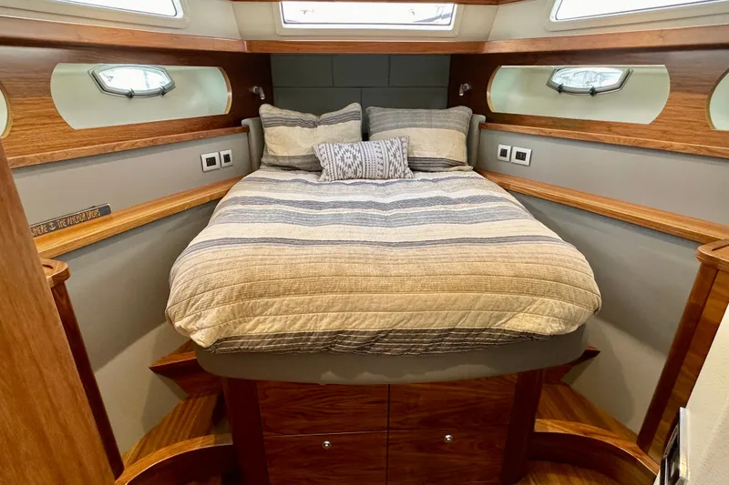 Slide: The Image of Outer Reef 62 SOUTH PAWS - Fly Bridge - 33