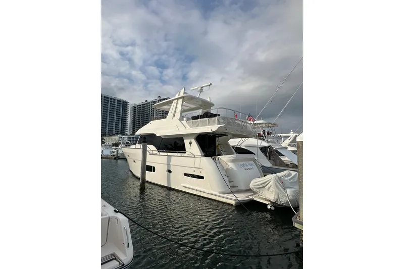 Slide: The Image of Outer Reef 62 SOUTH PAWS - Exterior - 4