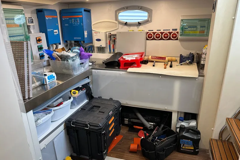 Slide: The Image of Outer Reef 62 SOUTH PAWS - Helm - 51