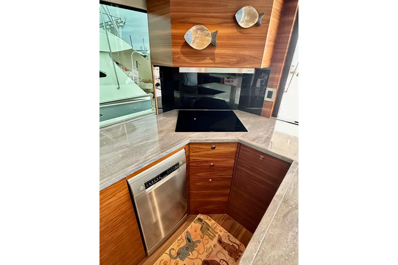 Slide: The Image of Outer Reef 62 SOUTH PAWS - Galley - 60