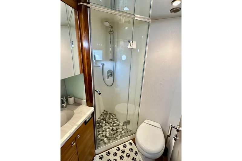 Slide: The Image of Outer Reef 62 SOUTH PAWS - VIP Bow Stateroom Ensuite Head - 69