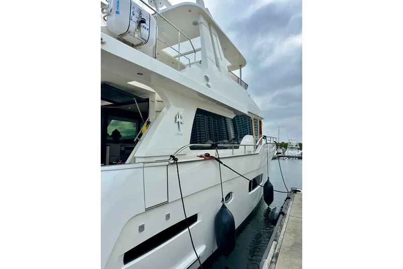 Slide: The Image of Outer Reef 62 SOUTH PAWS - Exterior - 7