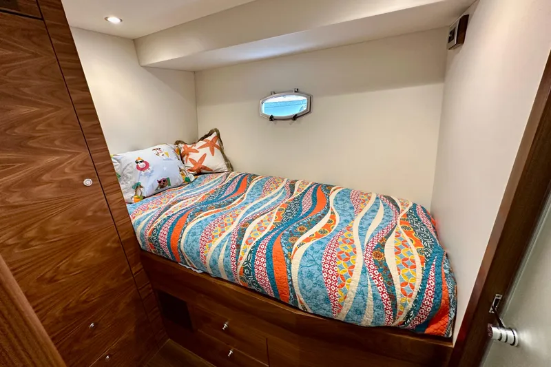 Slide: The Image of Outer Reef 62 SOUTH PAWS - Crew Quarters - 80