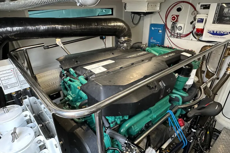 Slide: The Image of Outer Reef 62 SOUTH PAWS - Engine Room - 87