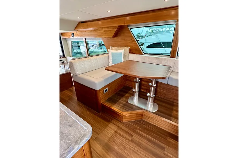 Slide: The Image of Outer Reef 62 SOUTH PAWS - Exterior Port - 11