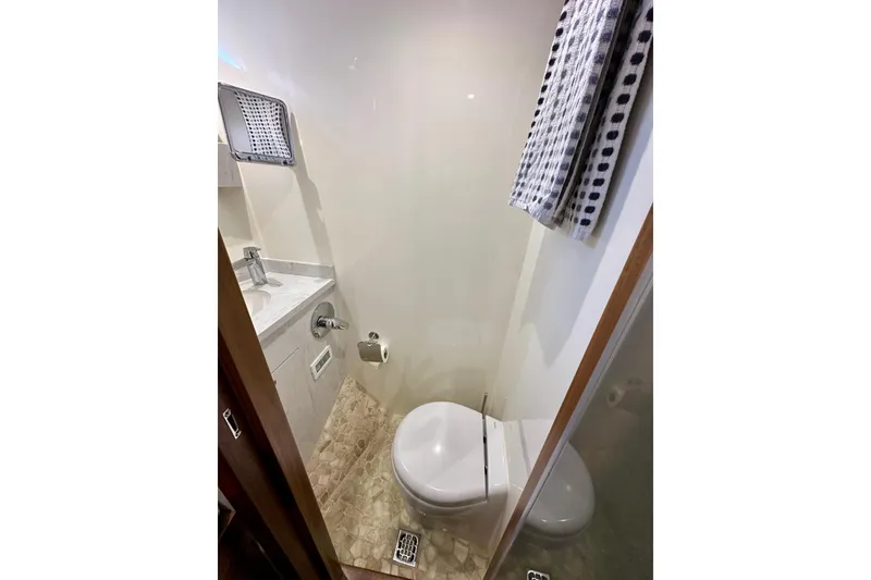 Slide: The Image of Outer Reef 62 SOUTH PAWS - Helm Salon - 50