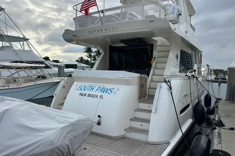 Slide: The Image of Outer Reef 62 SOUTH PAWS - Exterior - 6