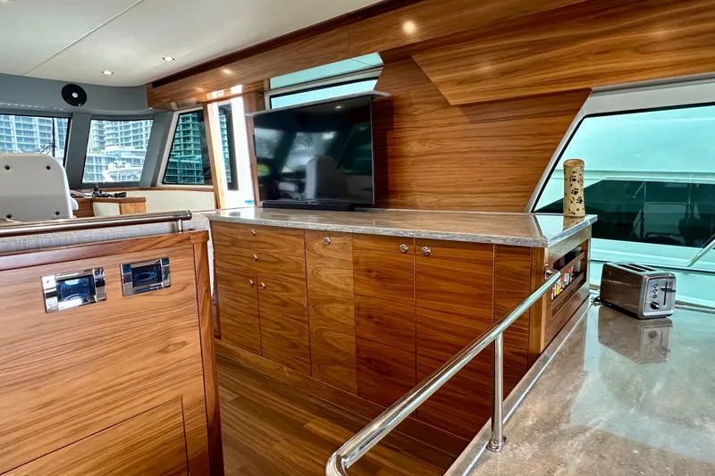 Slide: The Image of Outer Reef 62 SOUTH PAWS - Galley - 61