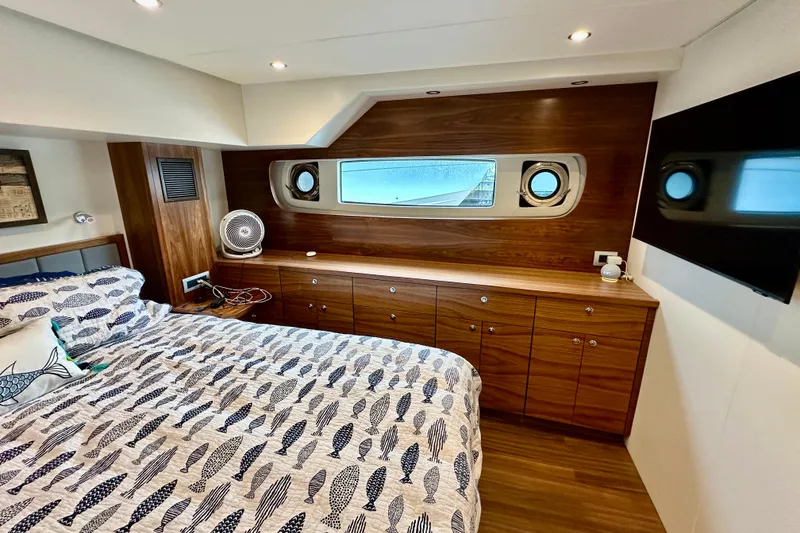 Slide: The Image of Outer Reef 62 SOUTH PAWS - Master Stateroom - 75