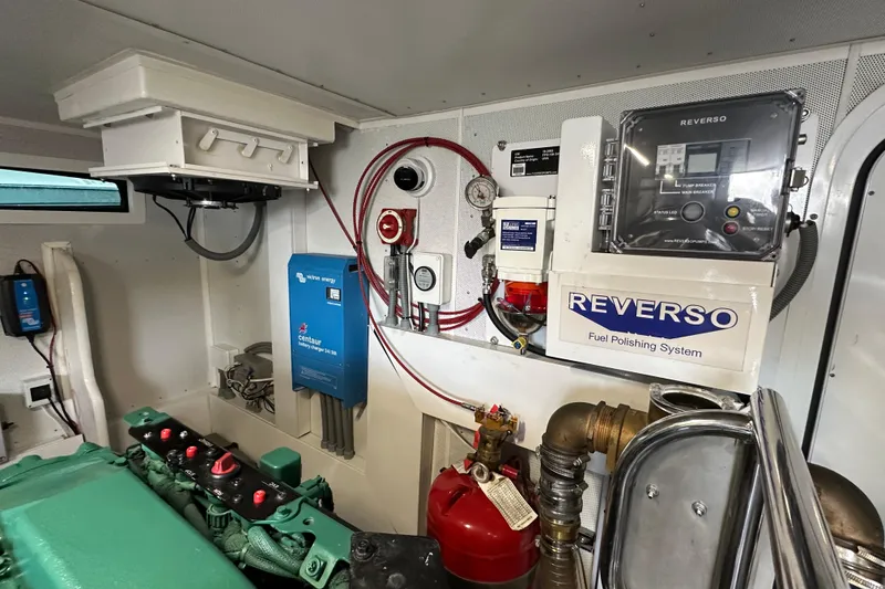 Slide: The Image of Outer Reef 62 SOUTH PAWS - Engine Room - 90