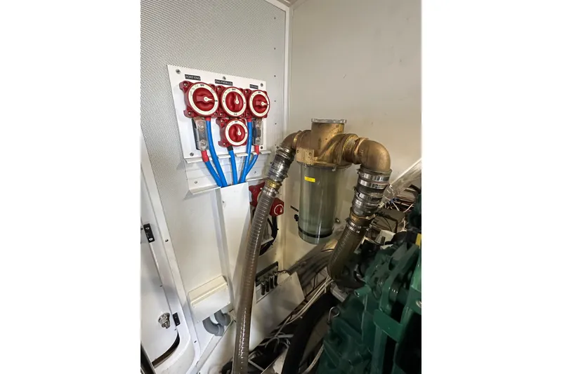 Slide: The Image of Outer Reef 62 SOUTH PAWS - Engine Room - 91