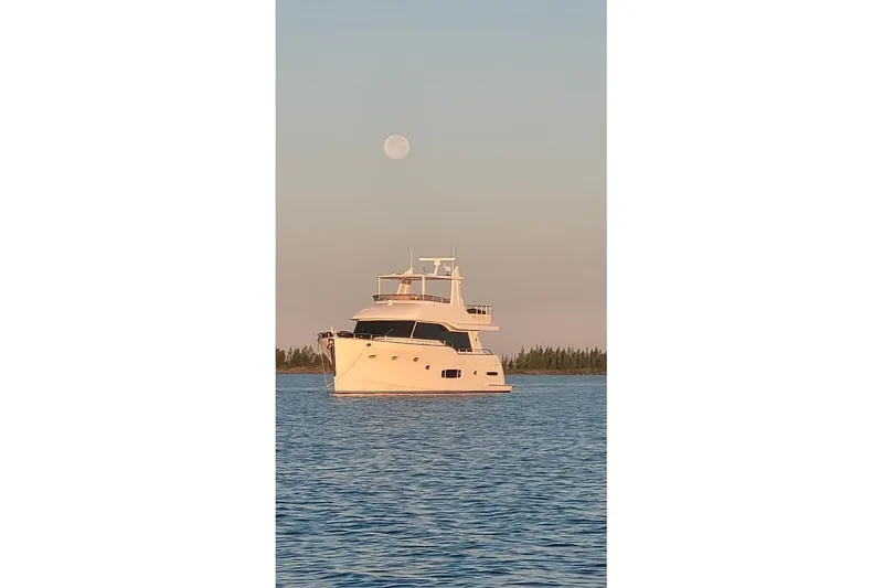 Slide: The Image of Outer Reef 62 SOUTH PAWS - Exterior - 92