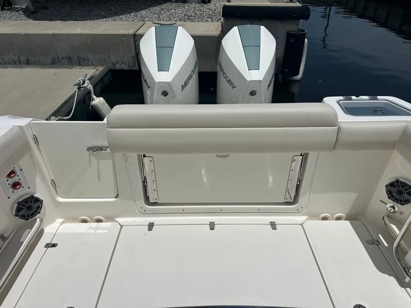 Slide: The Image of Boston Whaler 280 Outrage 2026 - 29