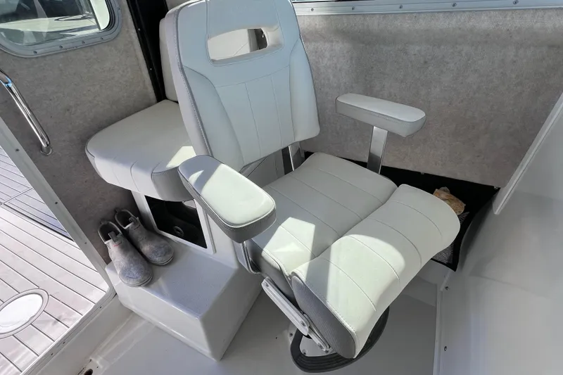 Slide: The Image of Captain's chair in 2023 Parker 2820 XLD Sport Cabin boat interior. - 65